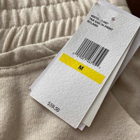 Jessica Simpson joggers - Picture 5 of 9